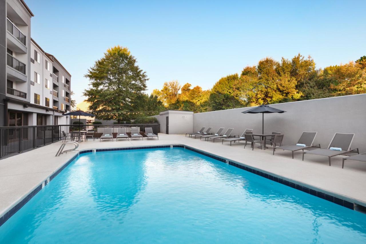 Courtyard By Marriott Burlington Hotel Exterior photo